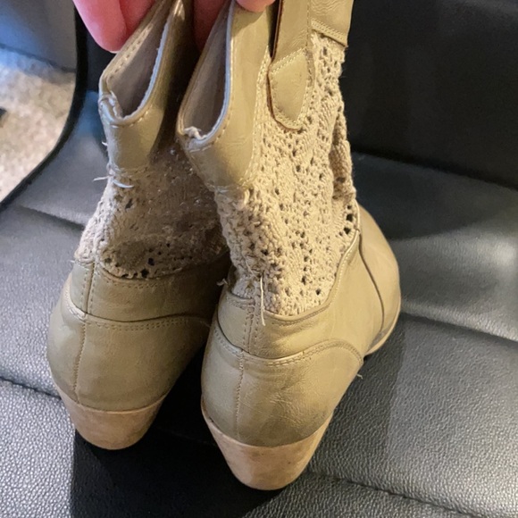 Women’s Charlie’s Albert Booties - Picture 6 of 6